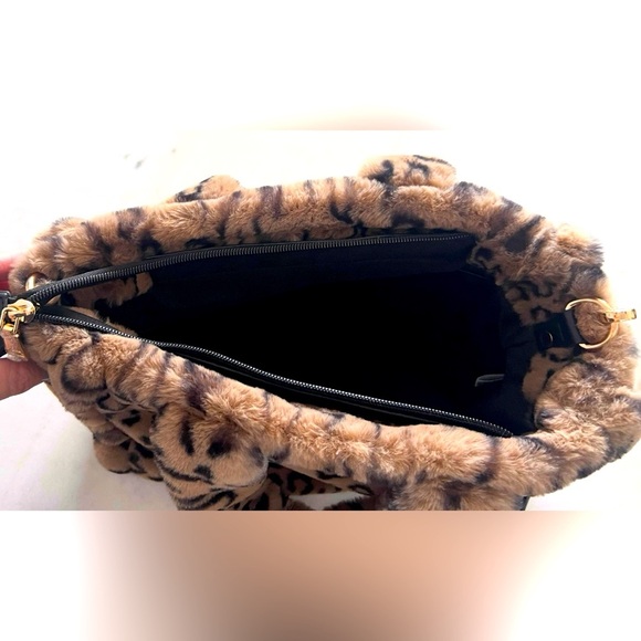 Urban Expressions Faux Fur Cheetah Print Crossbody and Top Handle Bag Tan Brown - Picture 4 of 12